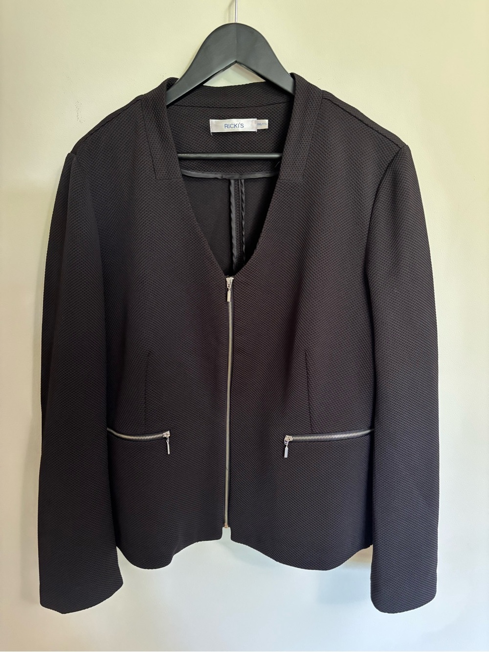 Plus size Black Textured Zip-Front Women's Blazer